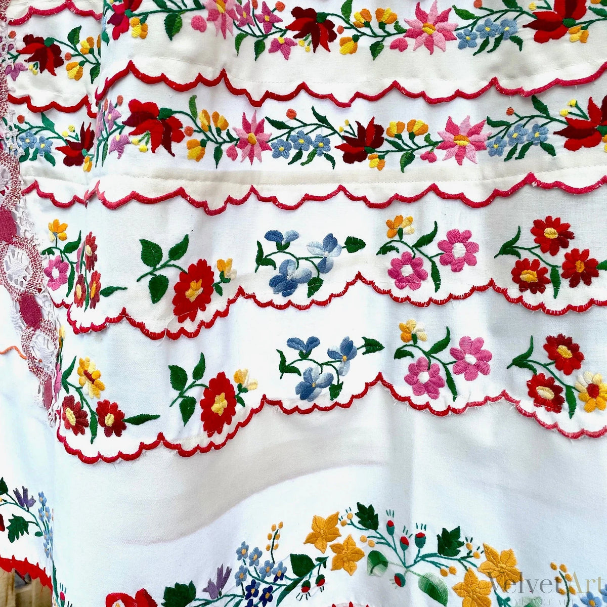 Cortina Bordada Húngara con Estampado Floral Kalocsa – vista 5 de 5