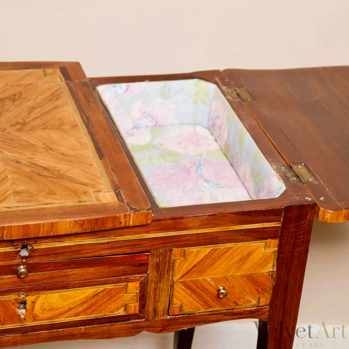 Tocador Francés Luis XV en Tulipwood con Espejo Regulable, 1760