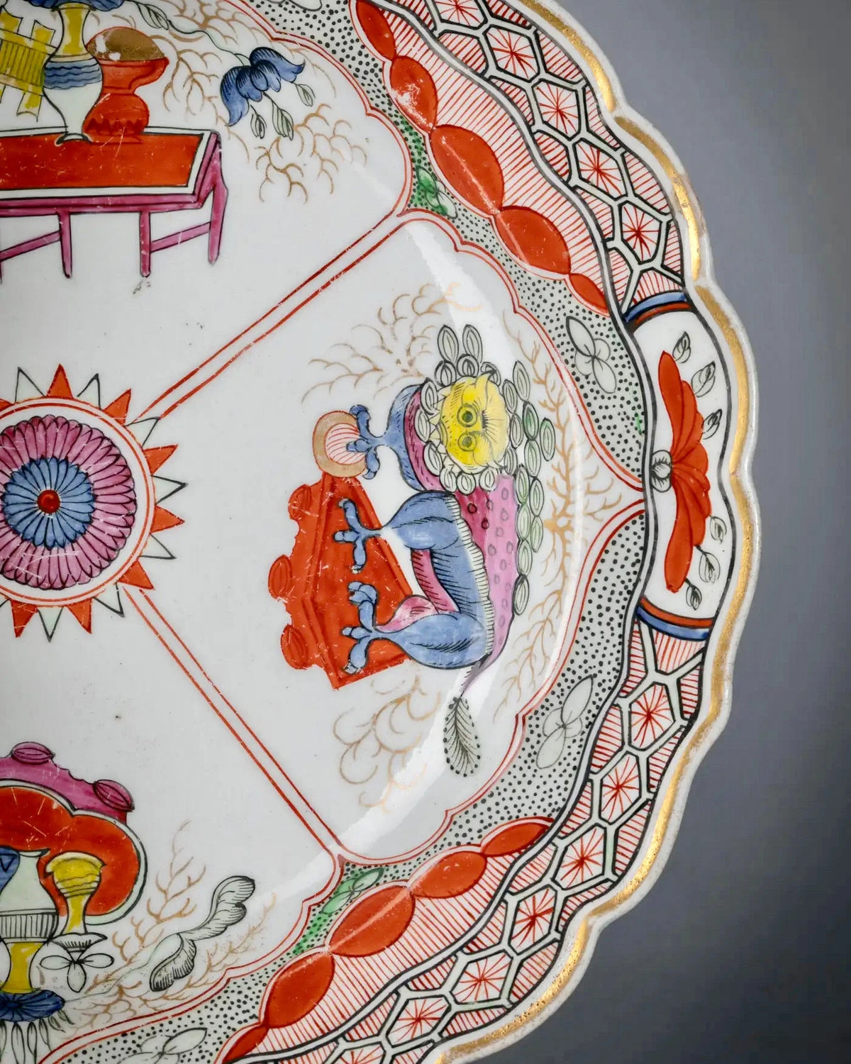 Plato Coalport de Porcelana “Dragón en Compartimento”, 1800