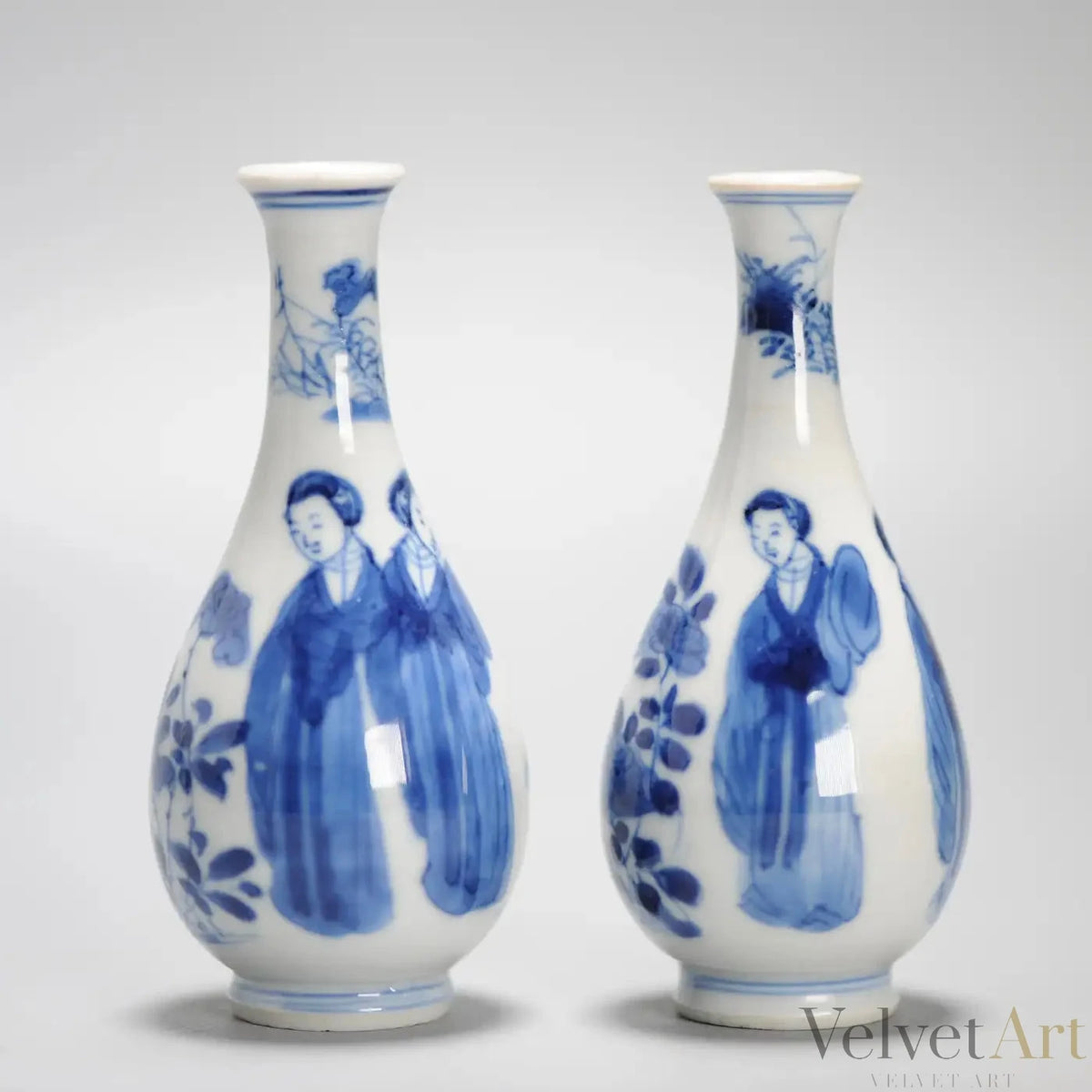Jarrones Kangxi Azul y Blanco | Damas y Flores | Siglo XVII