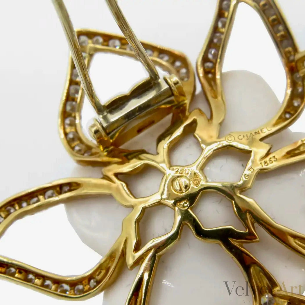 Chanel Camelia | Broche de Oro y Cerámica | Siglo XX