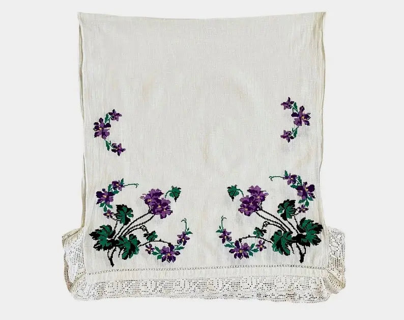 Toalla Flores Moradas Punto de Cruz. Rumanía, 1950