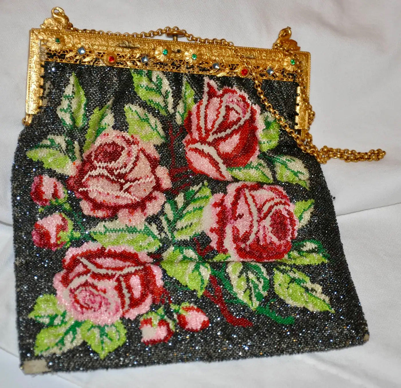 Bolso "Rosas" con Microperlas Grabado en Tono Oro Francia 1950