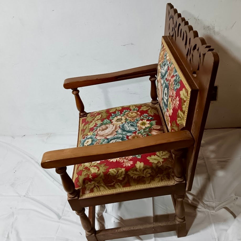 Silla Butaca en Castaño Transformable en Mesa | Obra del Maestro Faustino Martínez Martínez