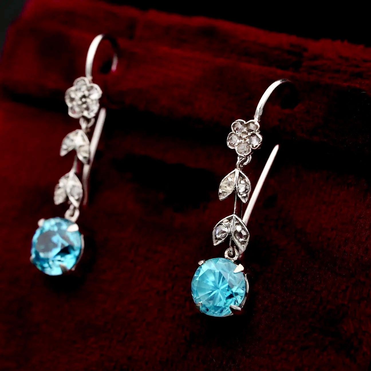 Pendientes Art Déco de Diamantes, Platino y Circonita Azul de 1910