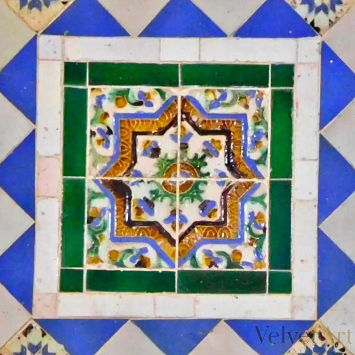 Composición Morisca de Azulejos de Porcelana | Panel del Siglo XVI