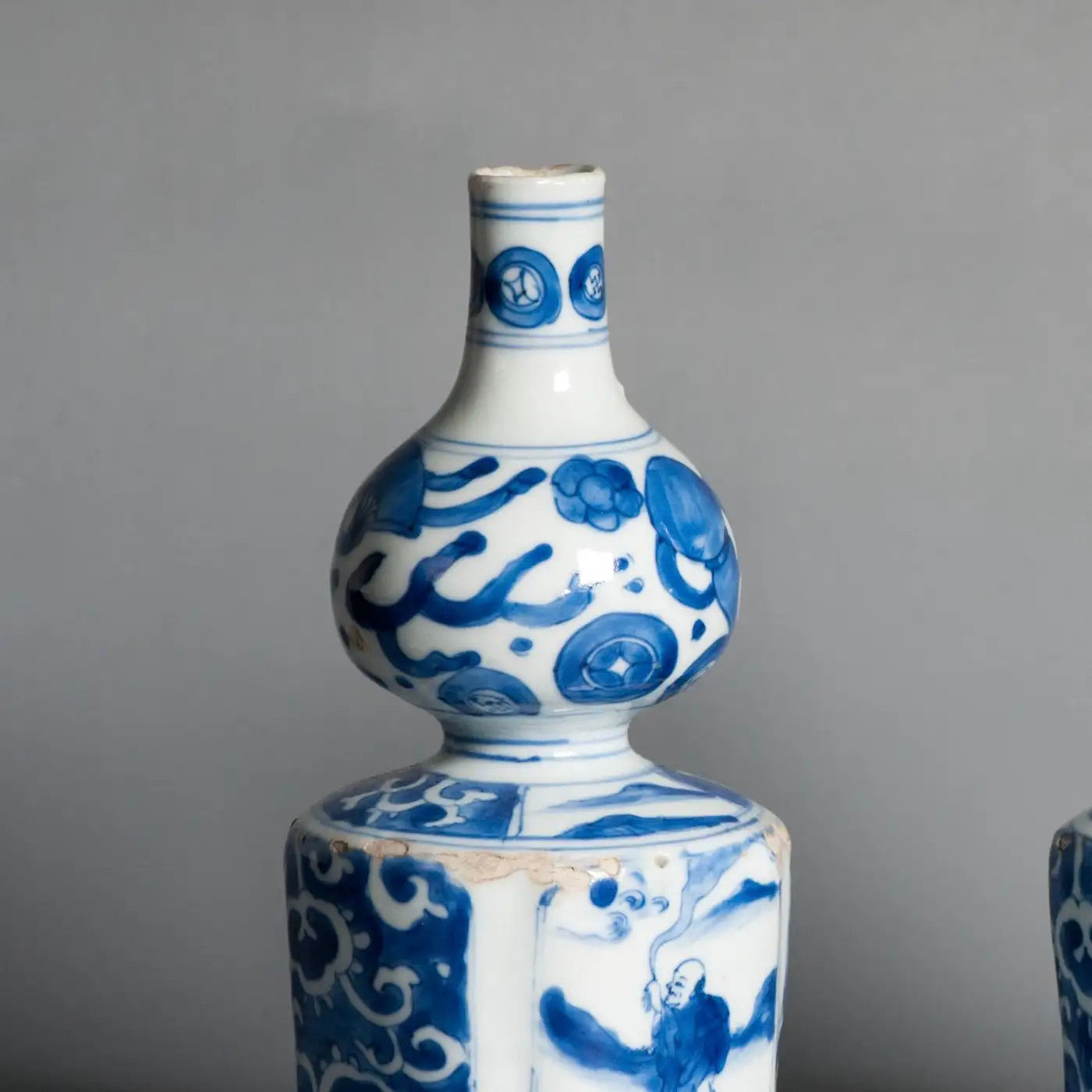 Pareja de Tokkuri de Porcelana Kraak | Jingdezhen Siglo XVII | Azul y Blanca Exportación Japonesa