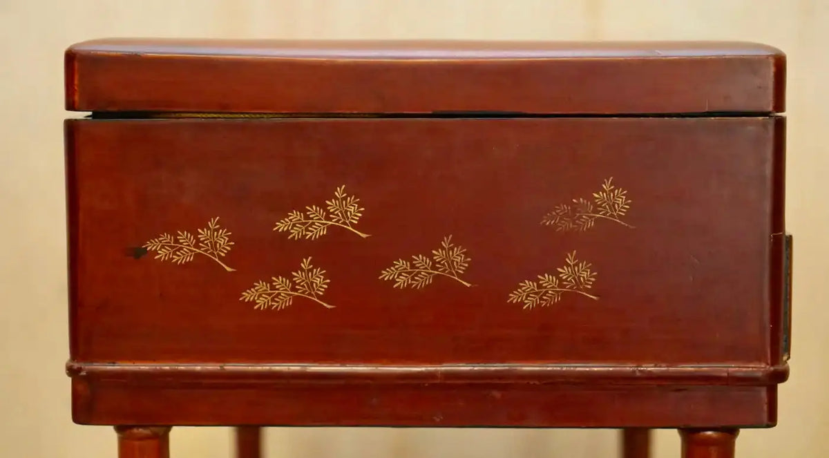 Mesa de Costura Anglo Japonesa Lacada Roja Siglo XIX