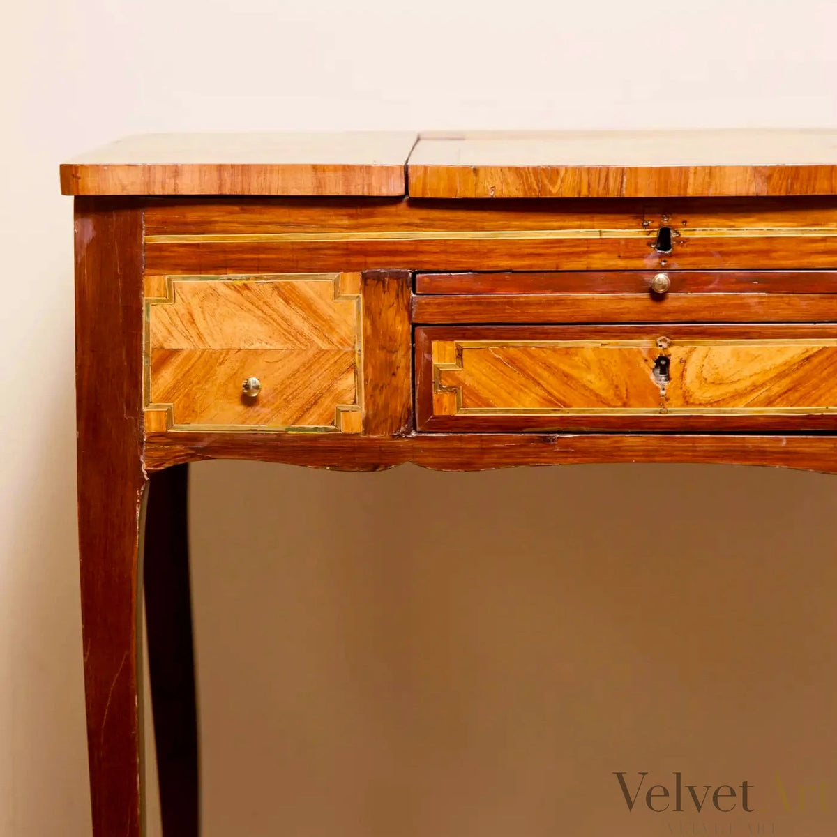 Tocador Francés Luis XV en Tulipwood con Espejo Regulable, 1760