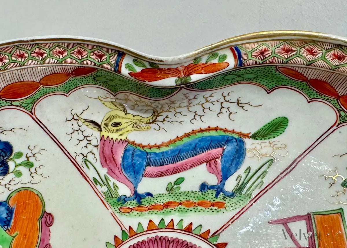 Plato de Porcelana Worcester | “Dragones en Compartimentos” | Inglaterra, 1810