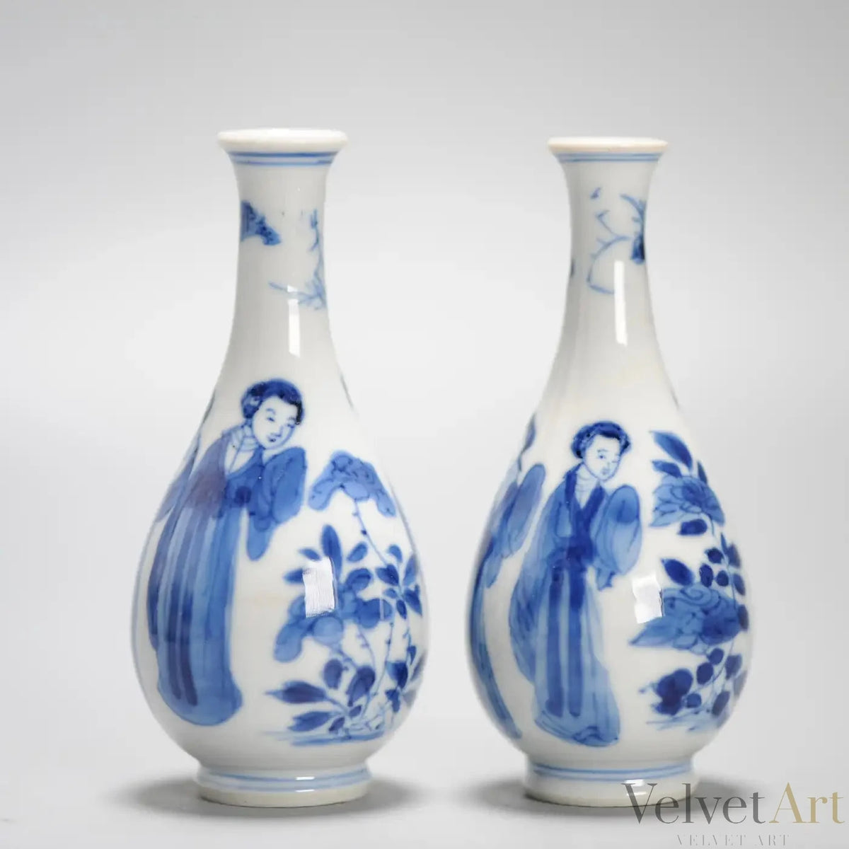 Jarrones Kangxi Azul y Blanco | Damas y Flores | Siglo XVII