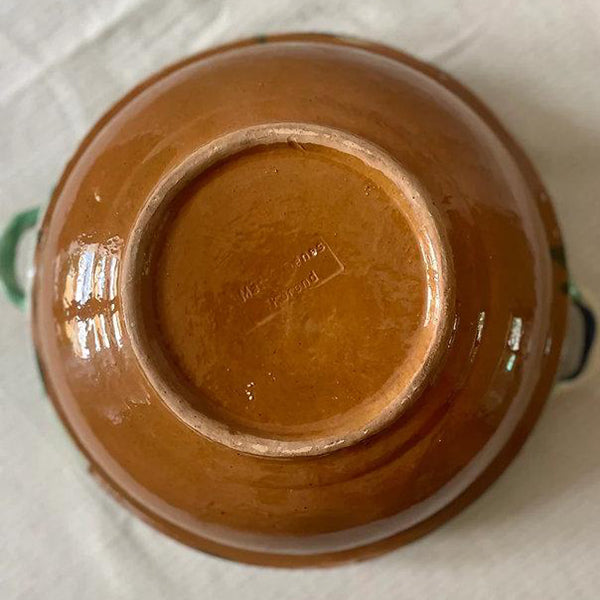 Antiguo cuenco hecho por artesanos en Transilvania