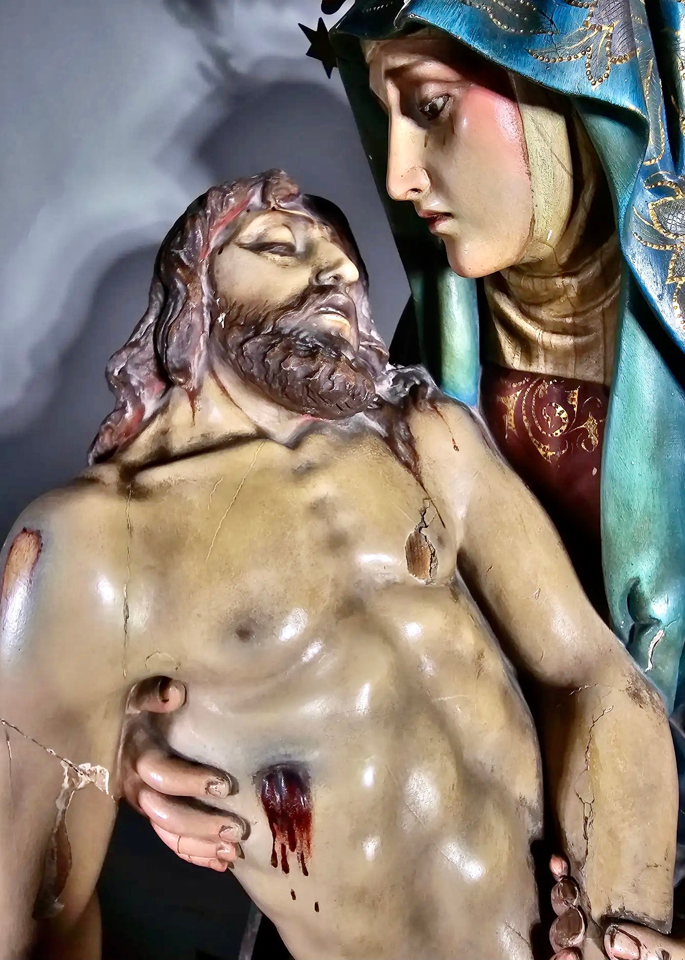 “La Piedad” Escultura tallada y policromada del siglo XIX