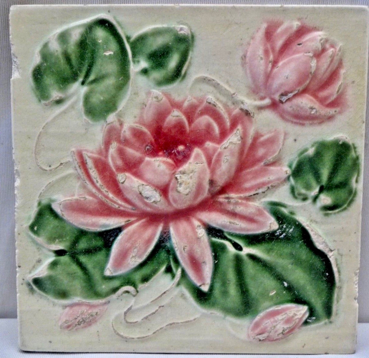 Azulejo "Flor de Loto" de Mayólica de colección Art Nouveau