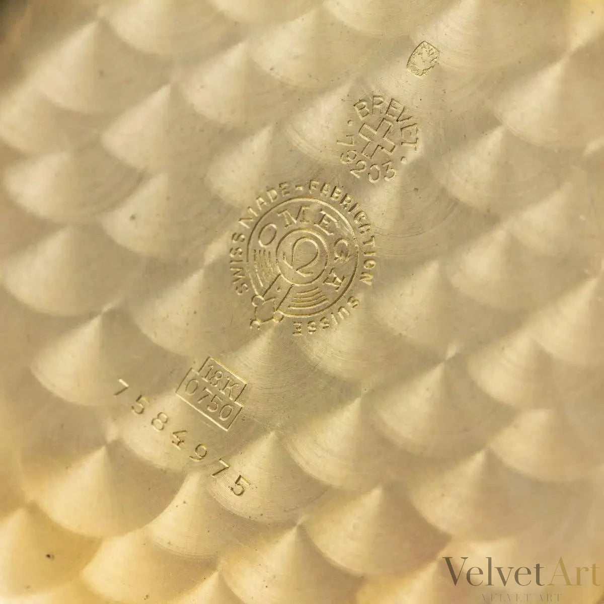 Reloj de Bolsillo Omega en Oro de 18 Quilates. Sabonette con Esfera de Esmalte
