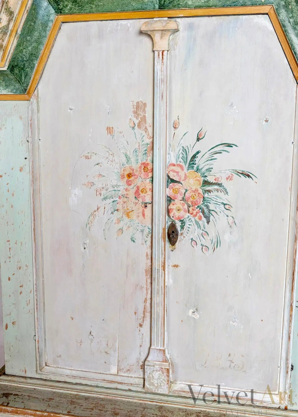 Armario francés pintado del siglo XIX con pintura original