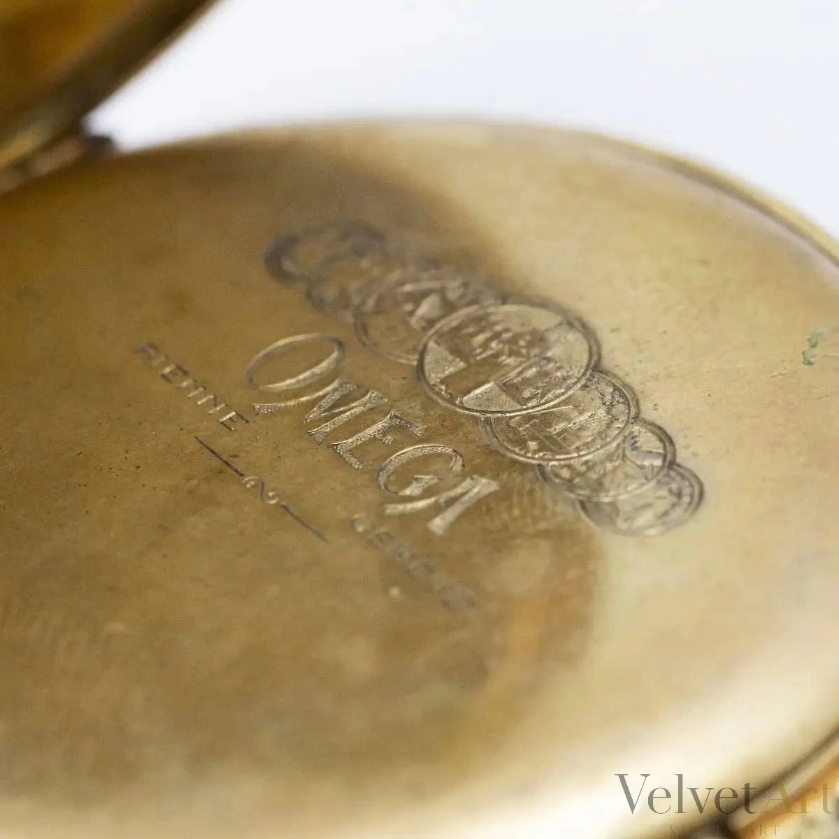 Reloj de Bolsillo Omega en Oro de 18 Quilates. Sabonette con Esfera de Esmalte