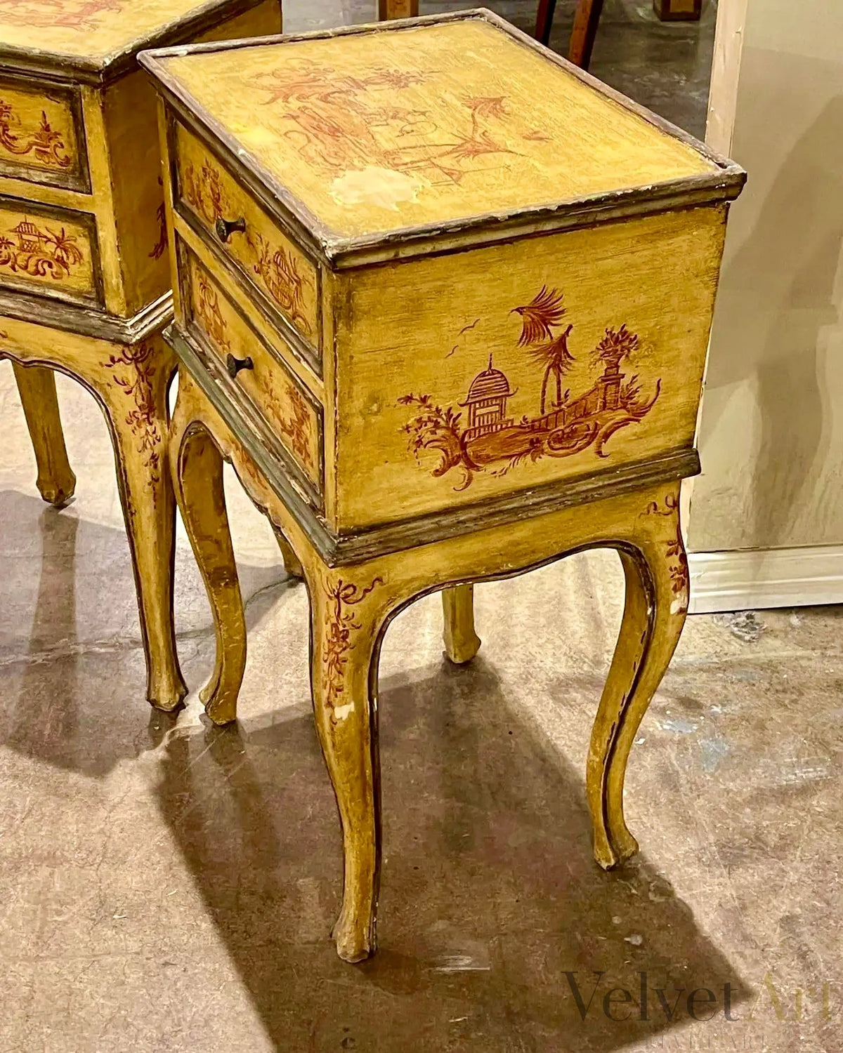 “Mesas Auxiliares Chinoiserie” Italia 1910 | Mueble Pintado con Pátina Original