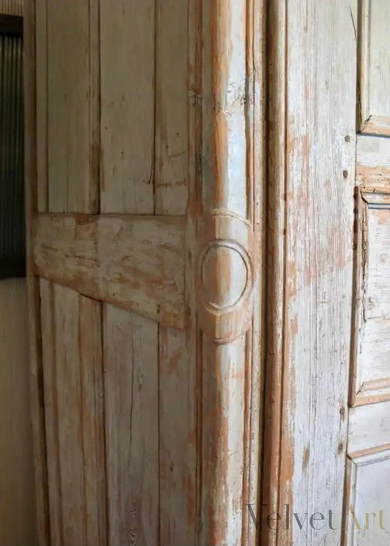 Armario de Convento Francés del Siglo XVIII con Detalles Originales