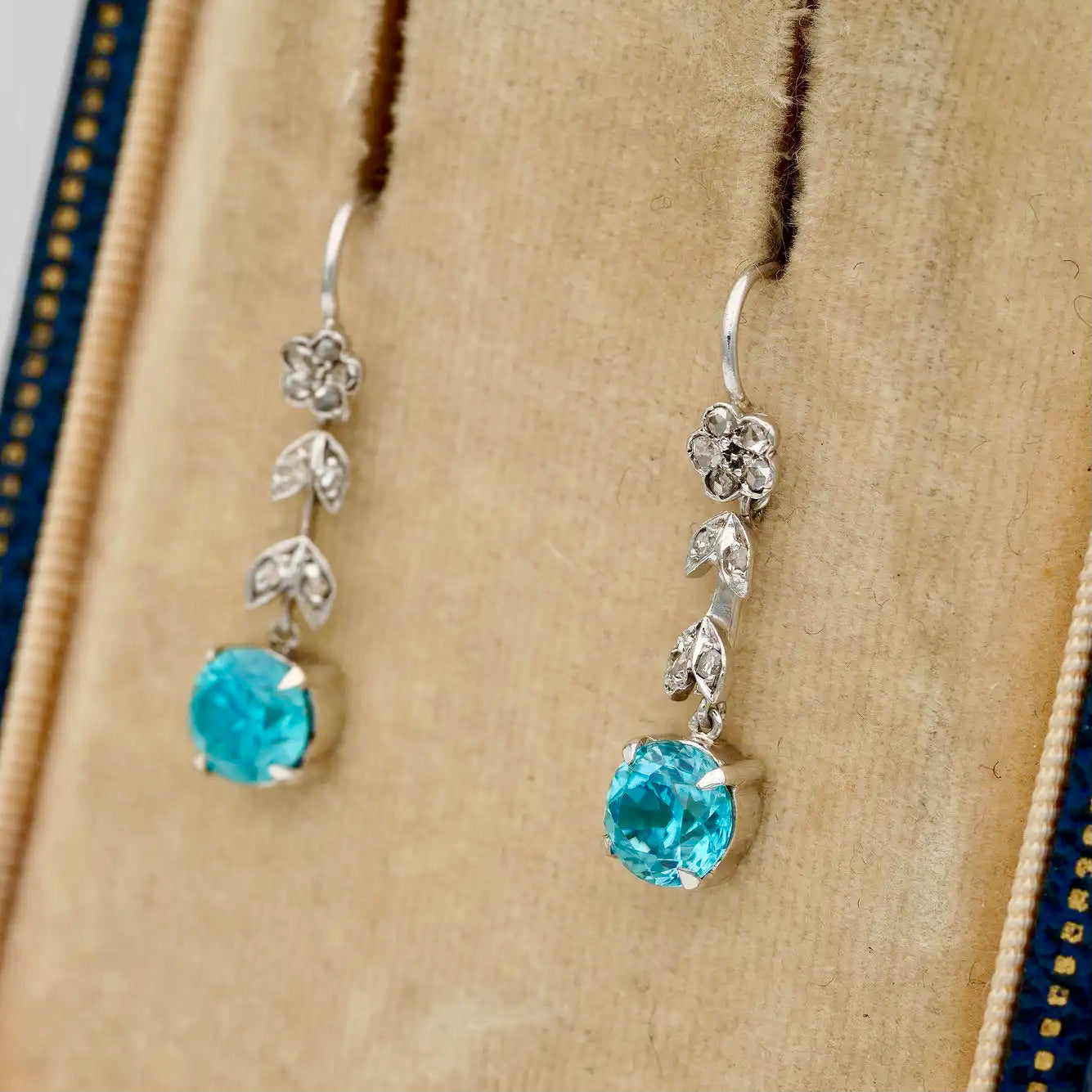 Pendientes Art Déco de Diamantes, Platino y Circonita Azul de 1910