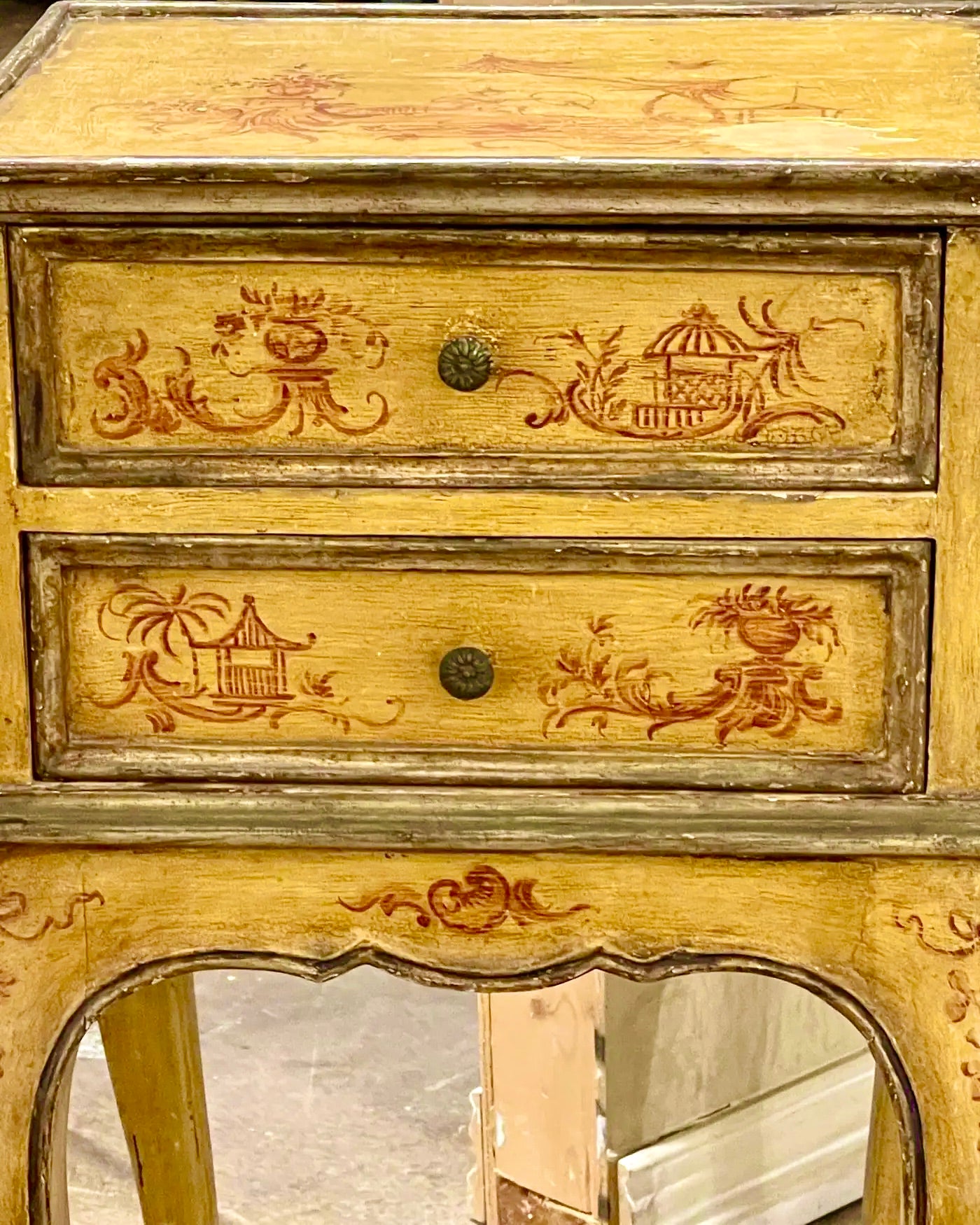 “Mesas Auxiliares Chinoiserie” Italia 1910 | Mueble Pintado con Pátina Original
