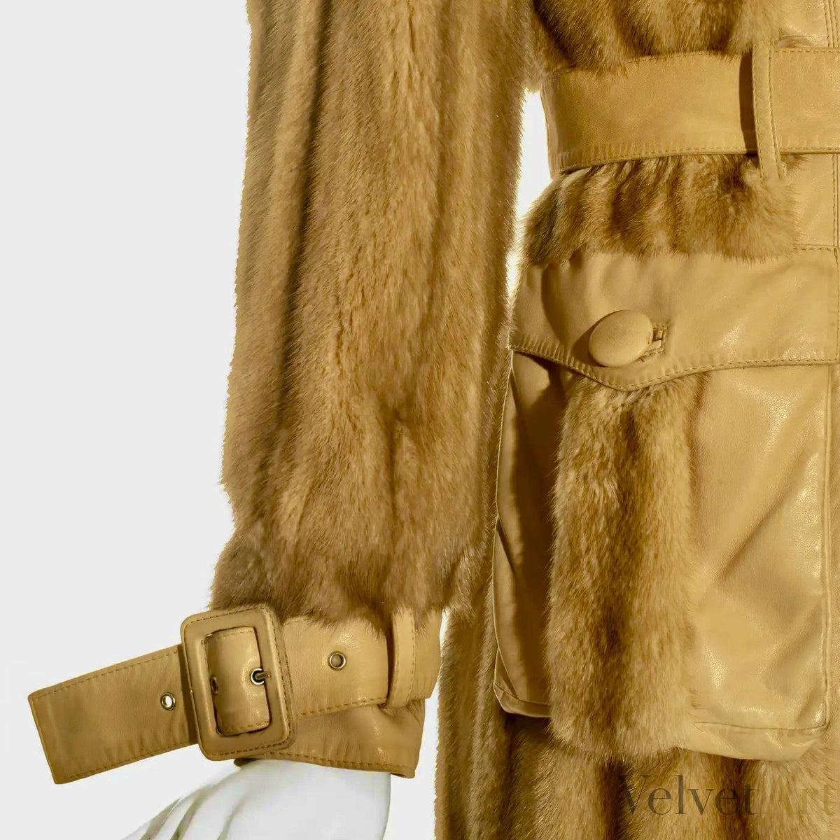 Christian Dior por John Galliano Otoño-Invierno 2005, Gabardina de Piel de Visón y Cordero – vista 6 de 7