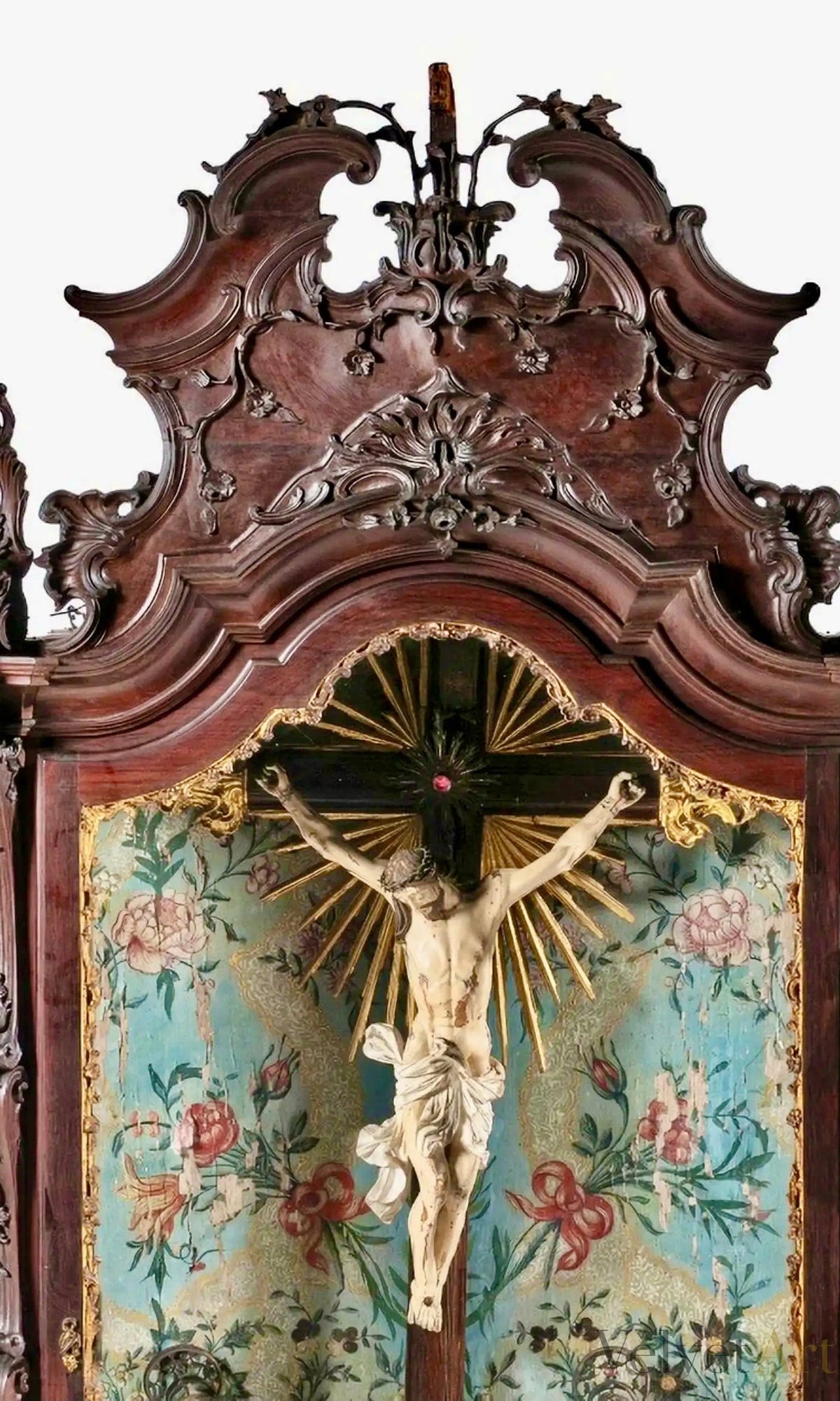 Oratorio portugués barroco del siglo XVIII en palisandro tallado con Calvario y dorado original