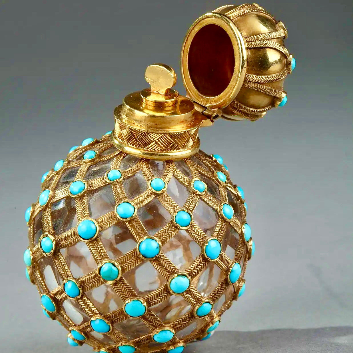 Antiguo Frasco de Perfume con Malla de Oro y Perlas Turquesa Estilo Imperio