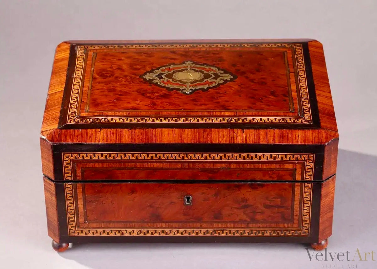 Costurero Francés Napoleón III con Incrustaciones de Latón | Francia, 1860