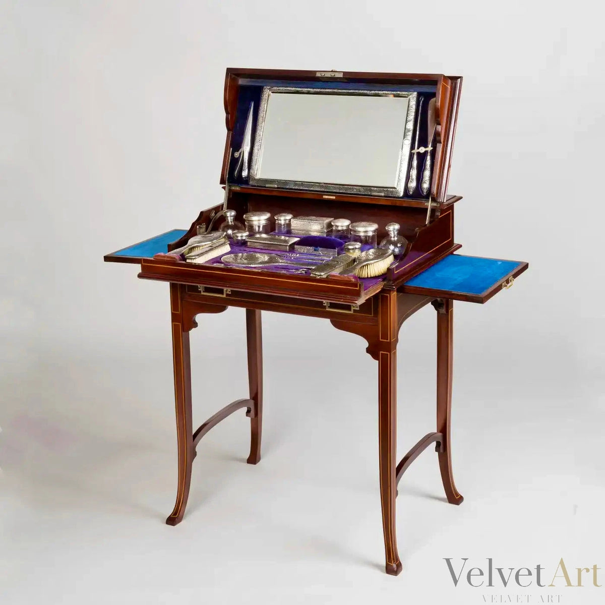 Tocador Eduardiano de Caoba con Accesorios Firmados A\&J Zimmerman, Inglaterra, 1905
