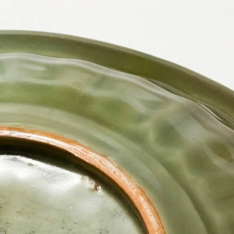Plato Chino de Celadón Longquan con Dragón en Relieve | Siglos XII-XIV | Dinastía Yuan-Ming Temprana