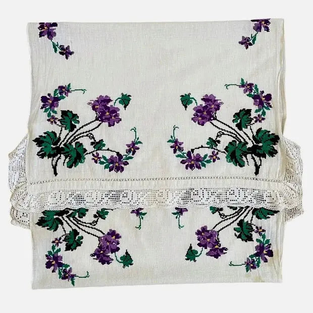 Toalla Flores Moradas Punto de Cruz. Rumanía, 1950
