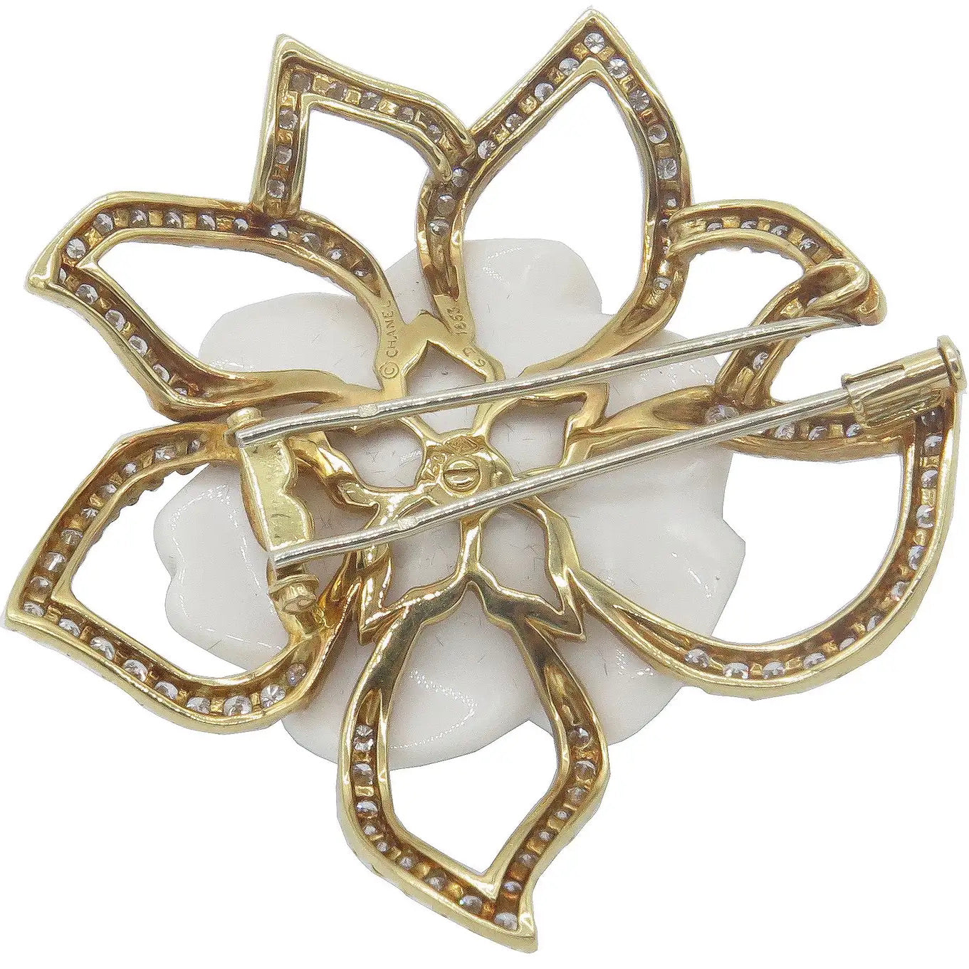 Chanel Camelia | Broche de Oro y Cerámica | Siglo XX