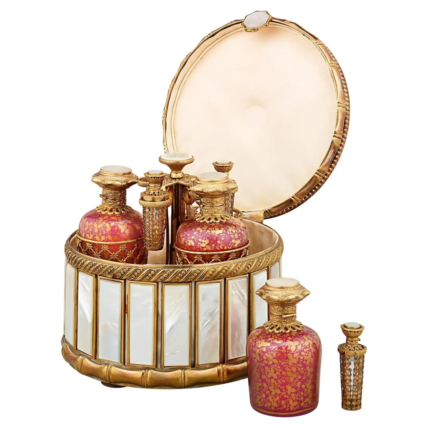 Palais Royal | Caja de Perfume y Frascos de Nácar | Francia, 1860