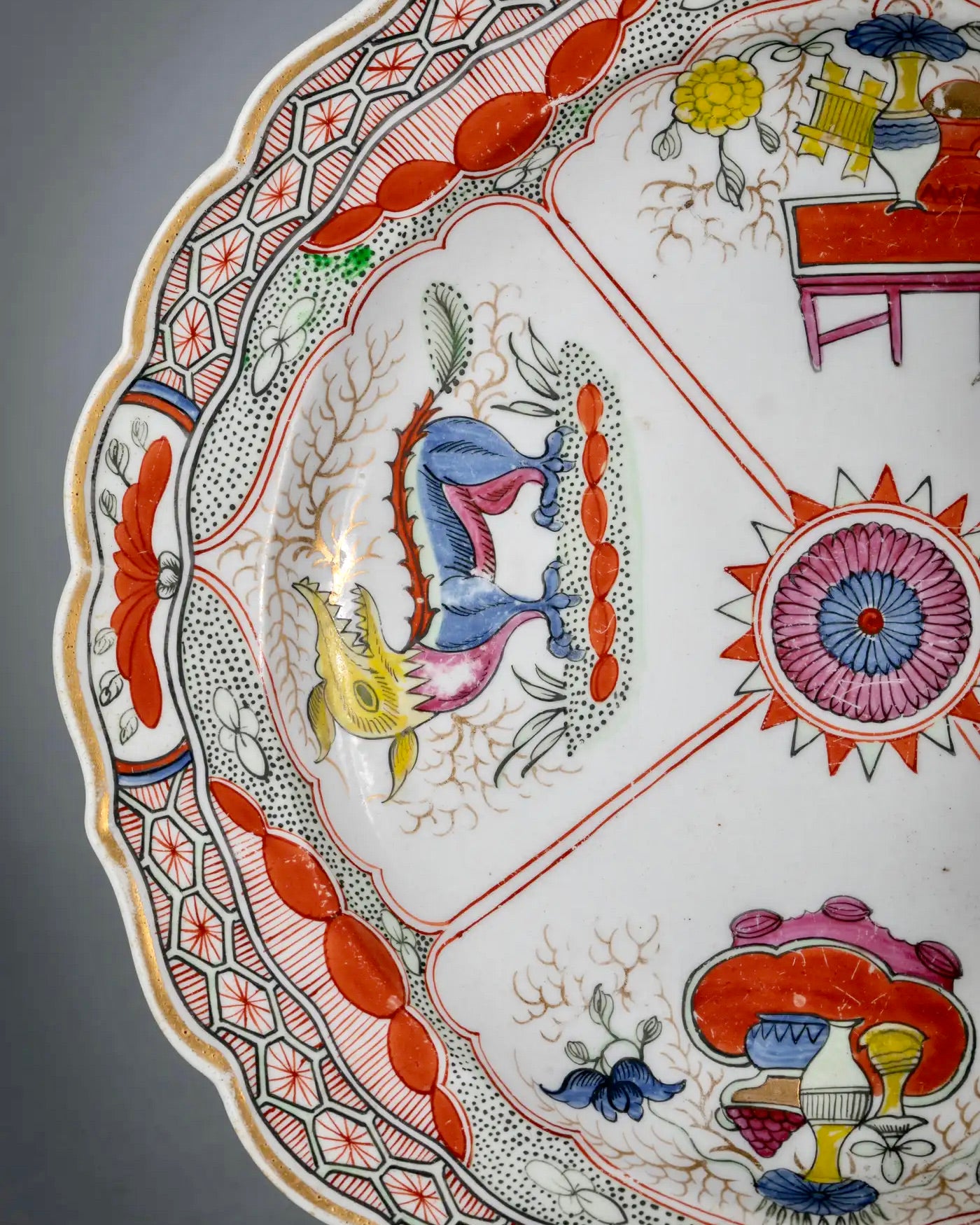 Plato Coalport de Porcelana “Dragón en Compartimento”, 1800