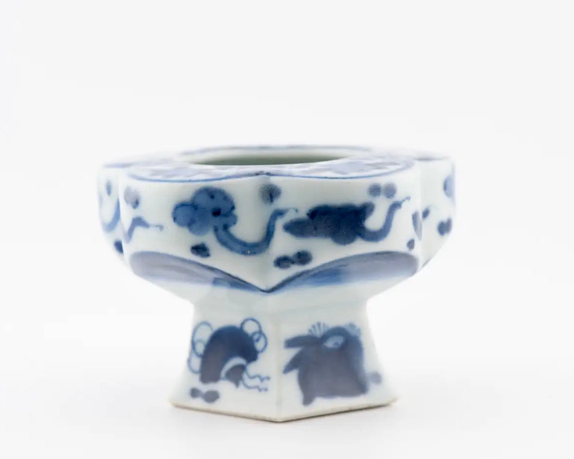 Jarrón Ko-Imari Arita con Pintura Floral Inusual, Japón, 1660-1680