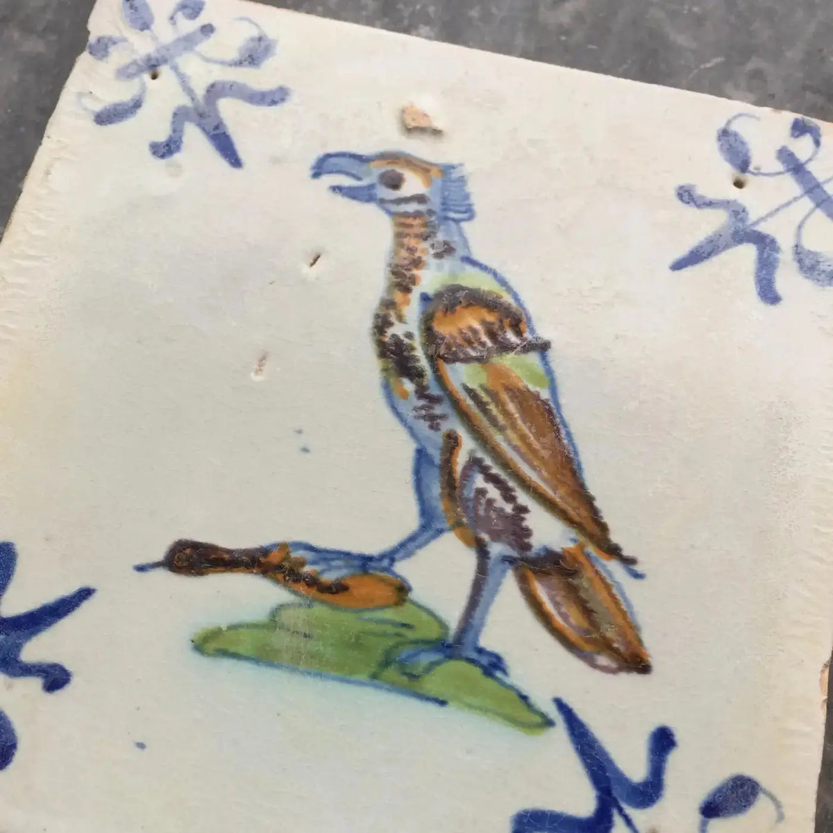 Azulejo Holandés Policromado de Delft, 1625 | "Halcón con una Presa"
