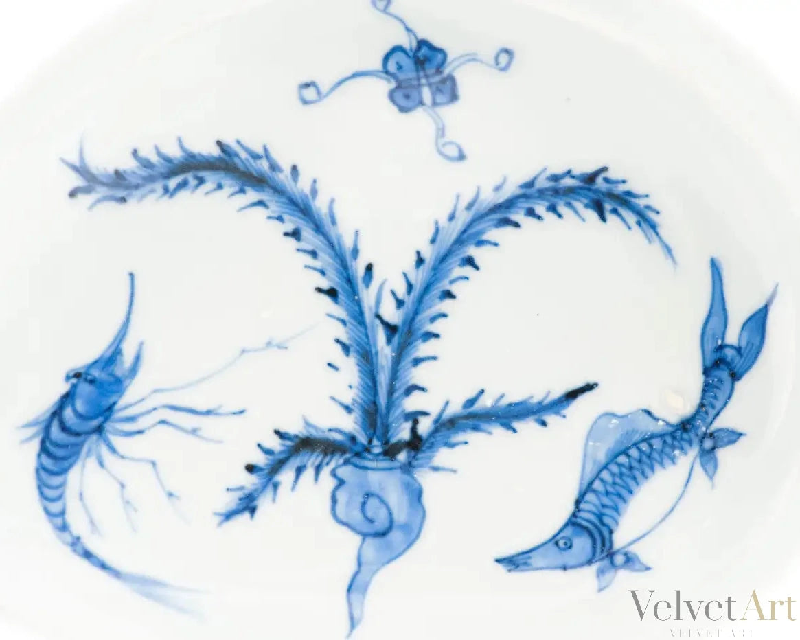 Plato Kosometsuke Azul y Blanco con Diseño de Pez y Camarón | Porcelana Ming del Siglo XVII