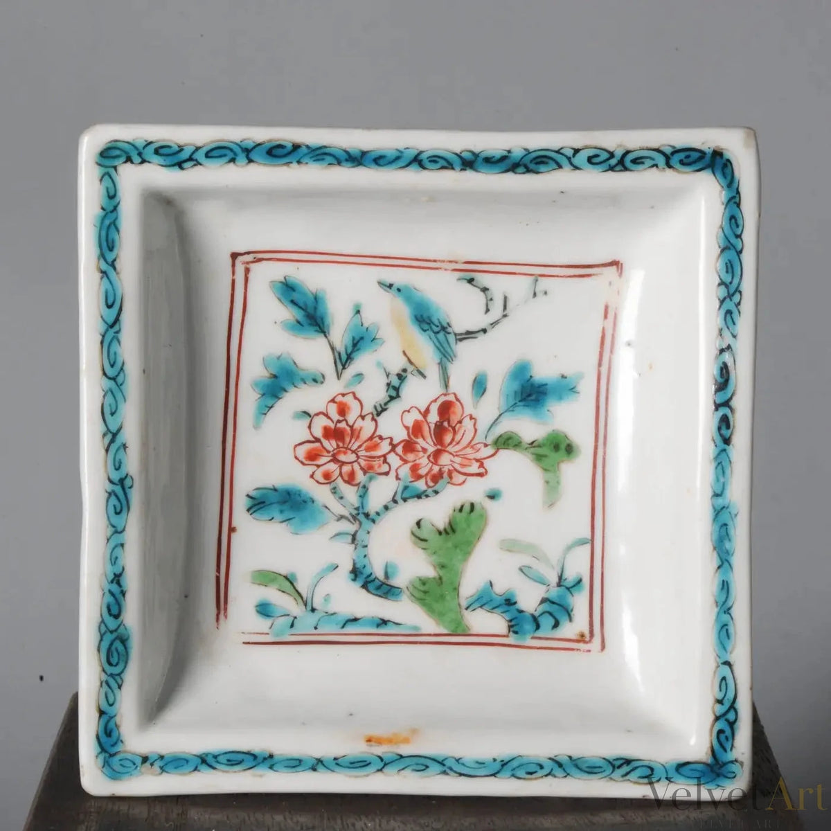 Fuente Cuadrada de Porcelana Jingdezhen, Periodo Ming, Siglo XVII