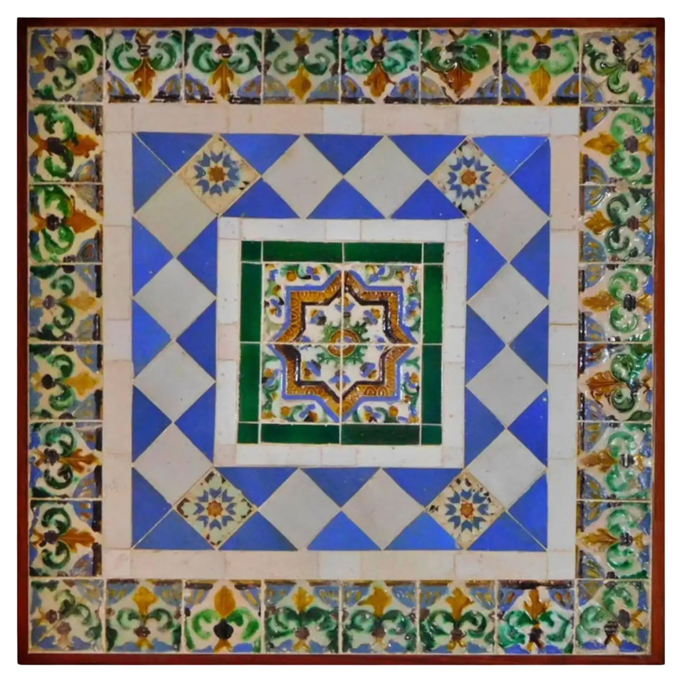 Composición Morisca de Azulejos de Porcelana | Panel del Siglo XVI