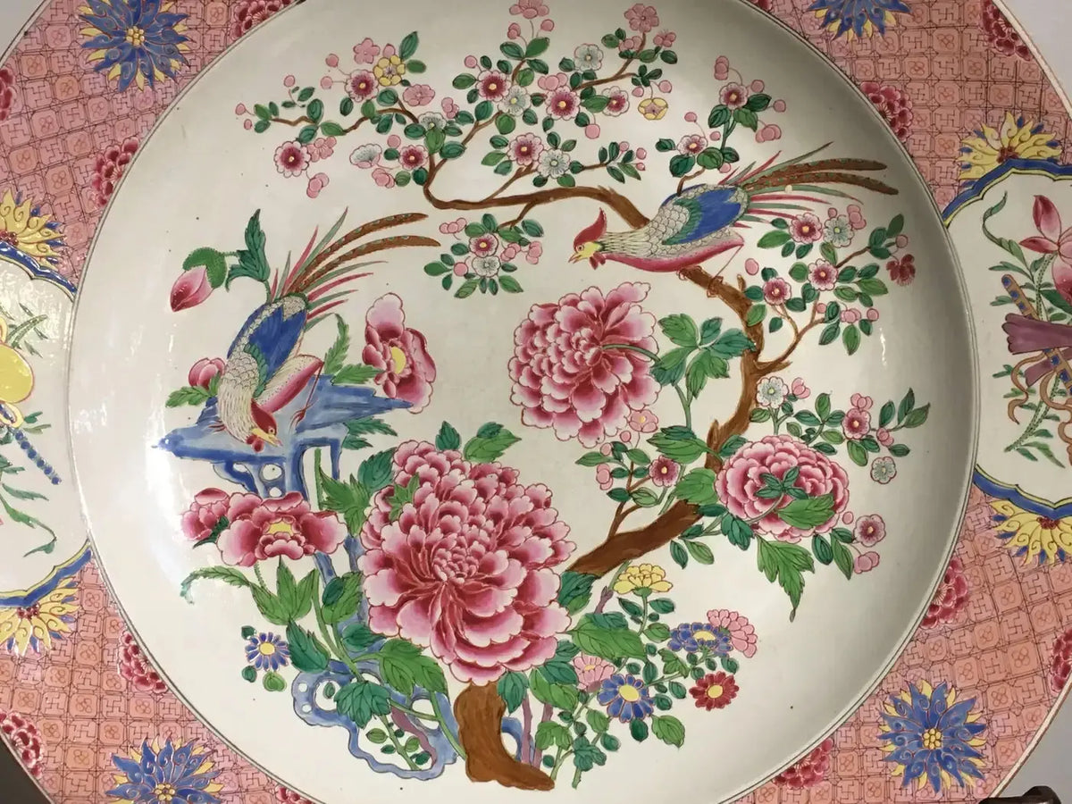 Plato de Porcelana Esmaltada Famille Rose, 1900