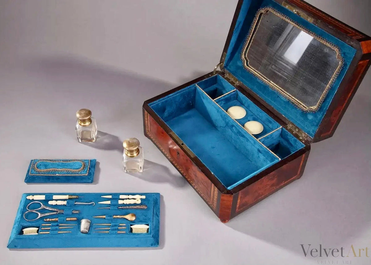 Costurero Francés Napoleón III con Incrustaciones de Latón | Francia, 1860