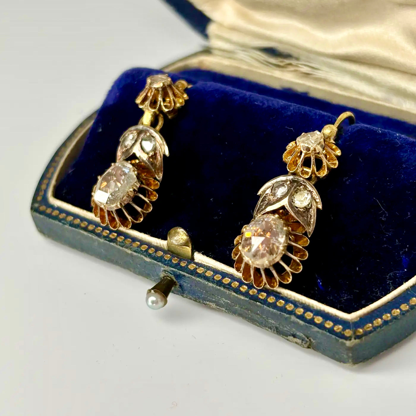 Pendientes Astrohúngaros con Diamantes Talla Rosa del Siglo XIX