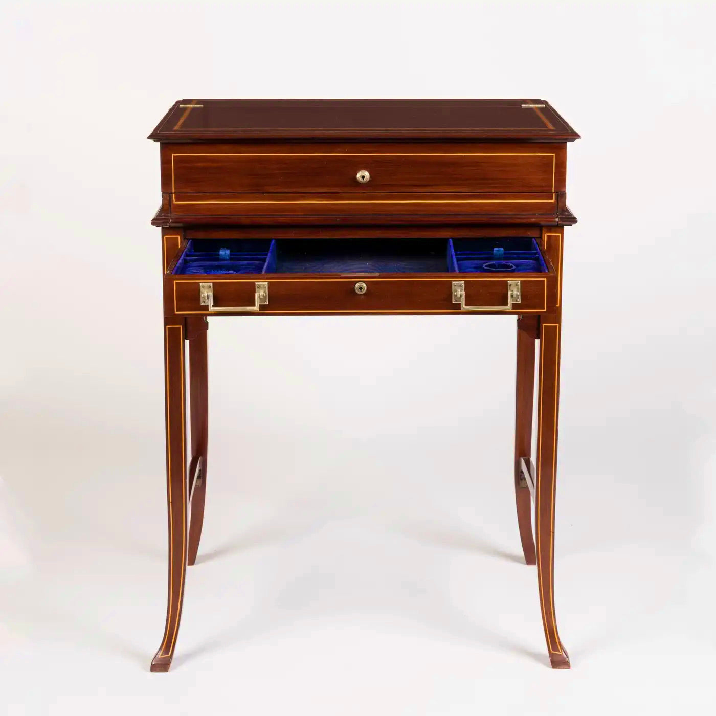 Tocador Eduardiano de Caoba con Accesorios Firmados A\&J Zimmerman, Inglaterra, 1905