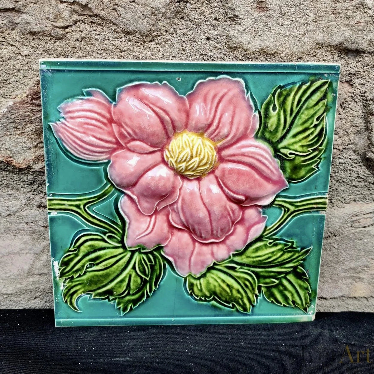 Azulejo flor en relieve de cerámica japonesa, año 1940 – vista 2 de 4