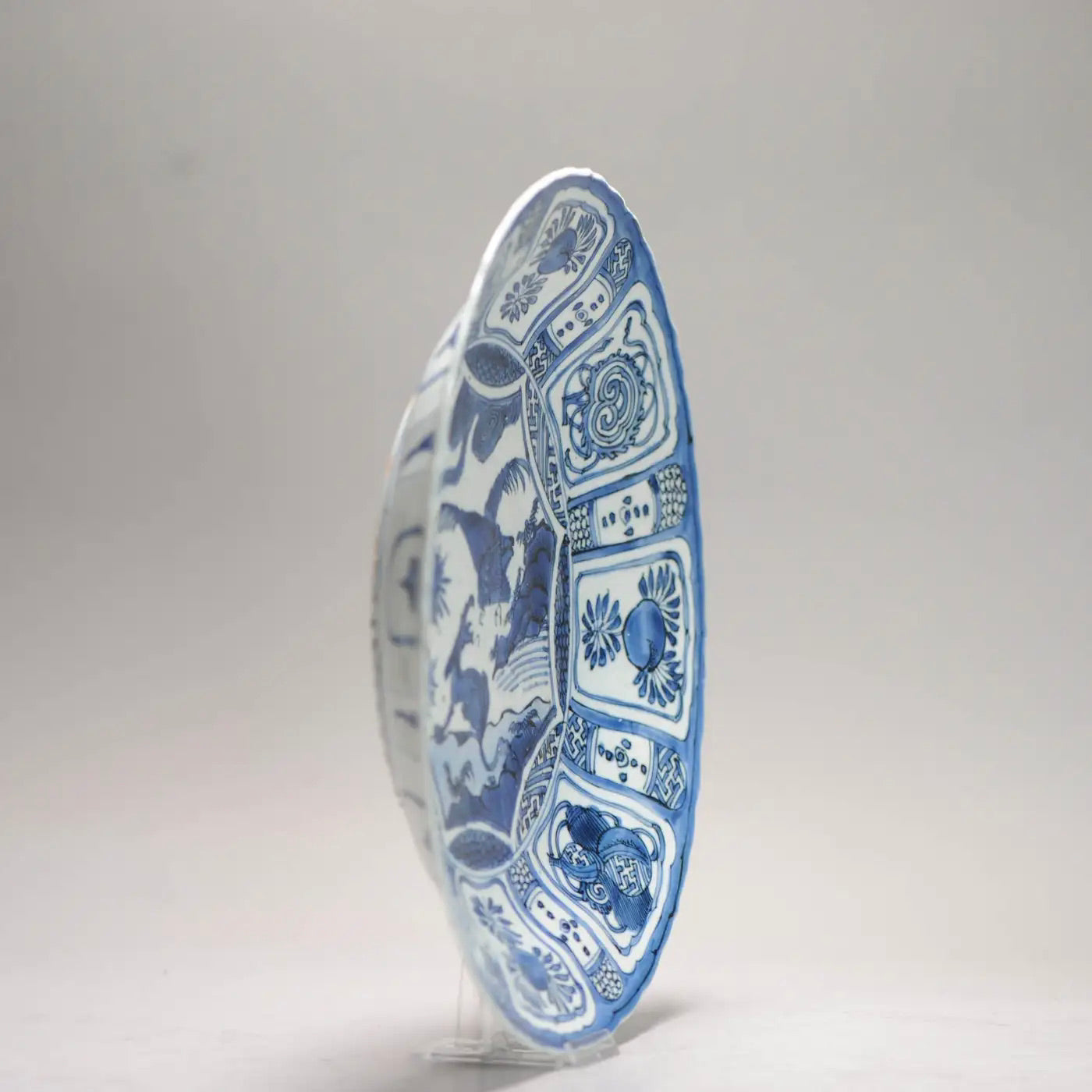 Plato de Porcelana Azul y Blanca Ming | Yin Yang | Armonía | Águila y Cabra