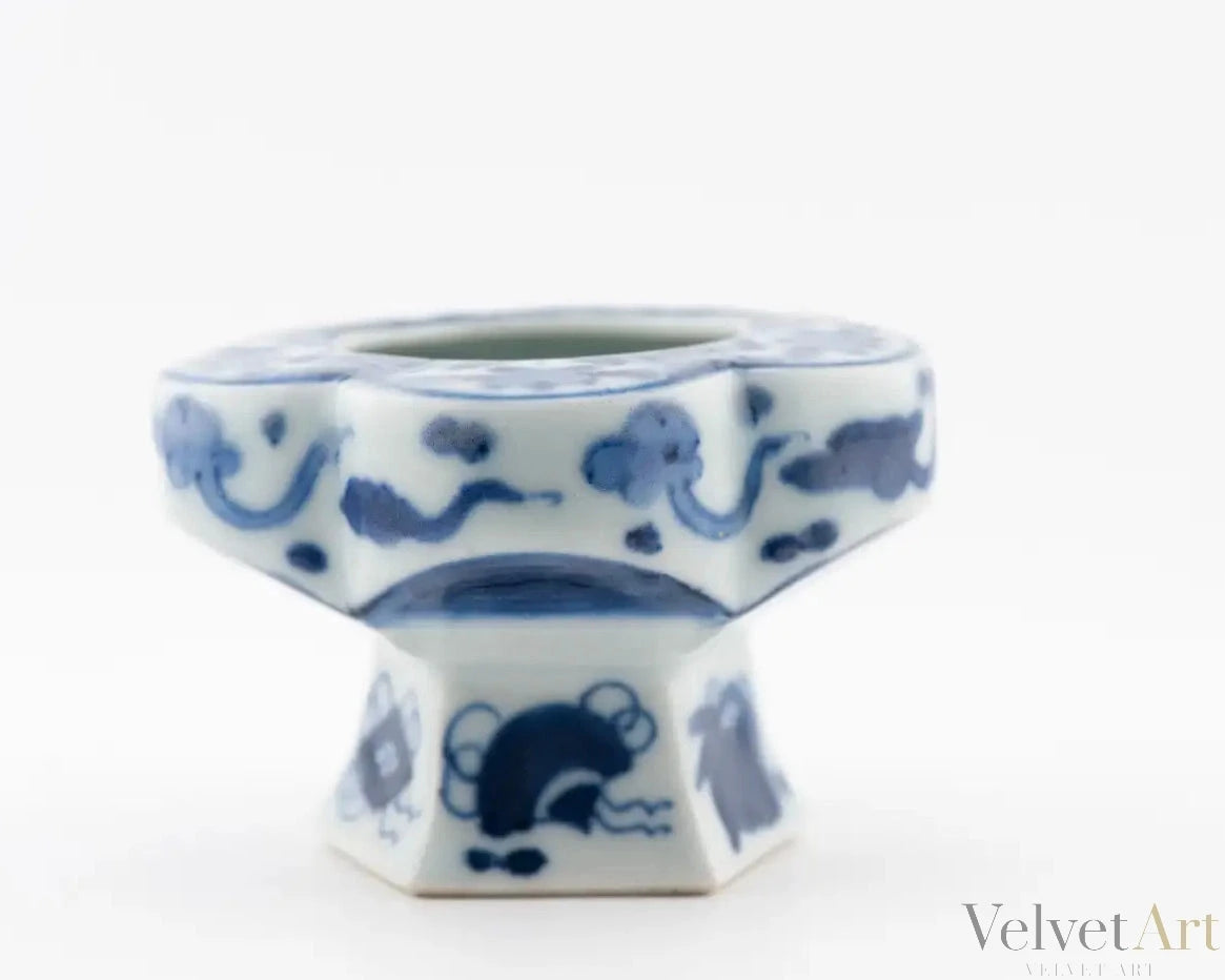 Jarrón Ko-Imari Arita con Pintura Floral Inusual, Japón, 1660-1680