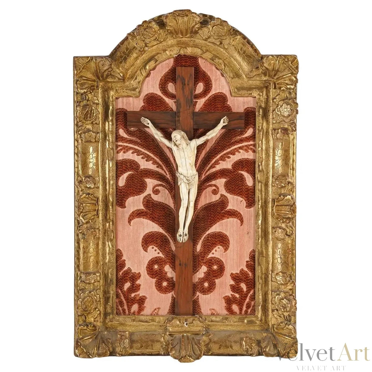 Cristo Tallado sobre Cruz de Madera con Marco Dorado al Estilo Luis XVI del Siglo XVIII