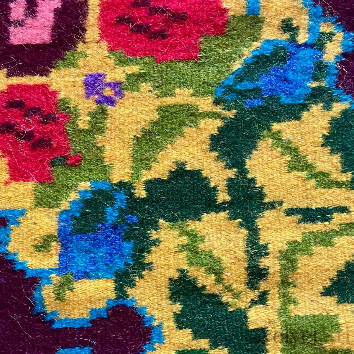 Alfombra Rumana Tejida a Mano en Transilvania en los Años 50