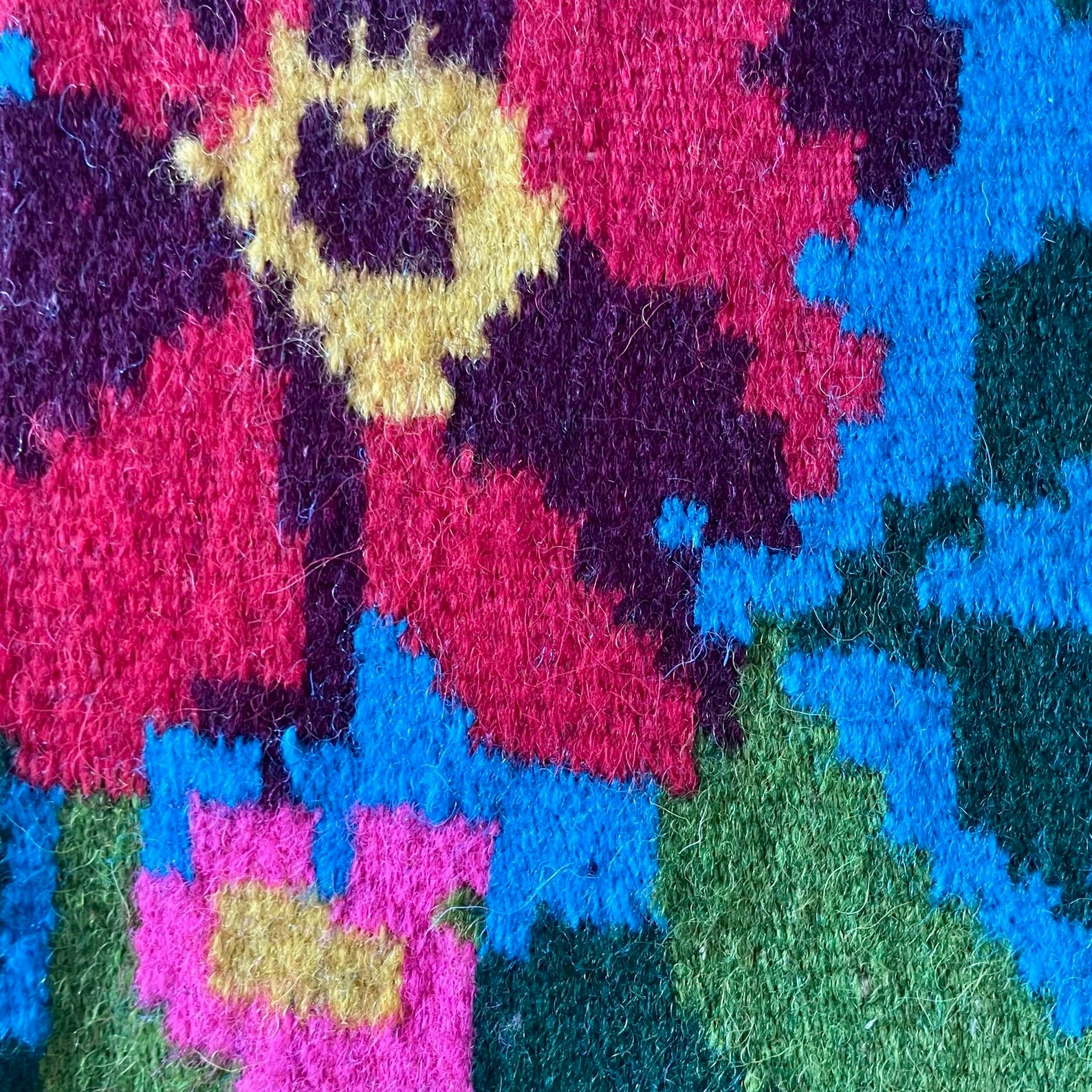 Alfombra Rumana Tejida a Mano en Transilvania en los Años 50